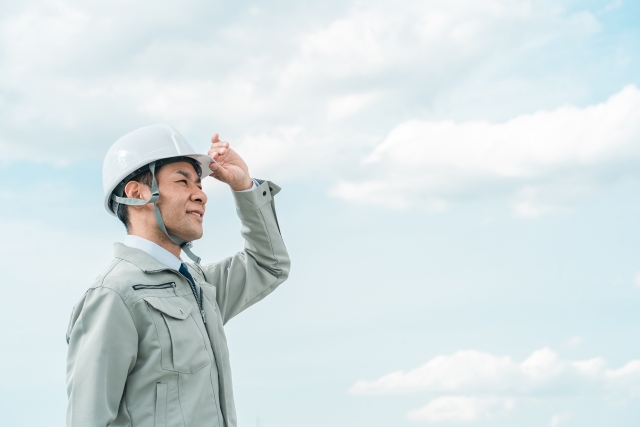 【AGA治療 新宿 東口】人混みに紛れ「密かに」強くなる—イースト駅前クリニック 新宿東口院の戦略的価値